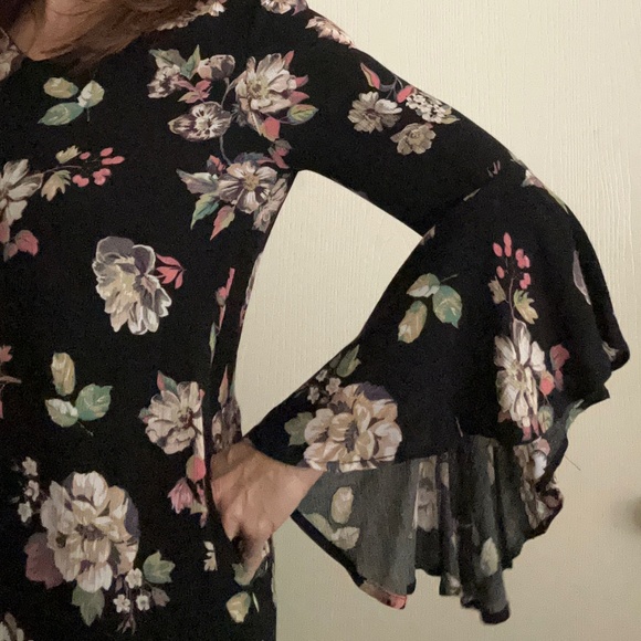 Fun Flowy Floral Dress, Strappy Low Back, Amazing Bell Sleeves, MTS Size S, Boho - Picture 3 of 15